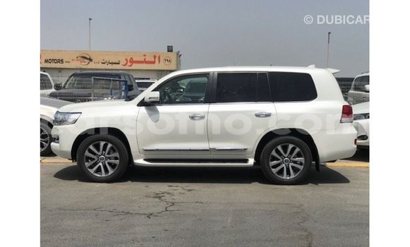 اشتري Imported Toyota Land Cruiser White سيارة في Import - Dubai في Maseru اشتري Imported Toyota Land Cruiser White سيارة في Import - Dubai في Maseru
