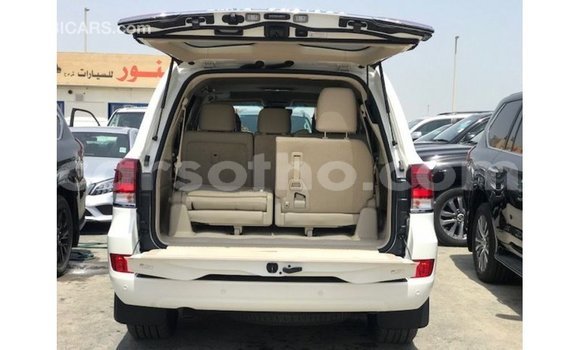 اشتري Imported Toyota Land Cruiser White سيارة في Import - Dubai في Maseru اشتري Imported Toyota Land Cruiser White سيارة في Import - Dubai في Maseru