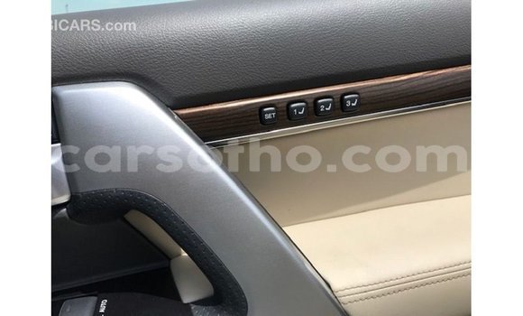 اشتري Imported Toyota Land Cruiser White سيارة في Import - Dubai في Maseru اشتري Imported Toyota Land Cruiser White سيارة في Import - Dubai في Maseru
