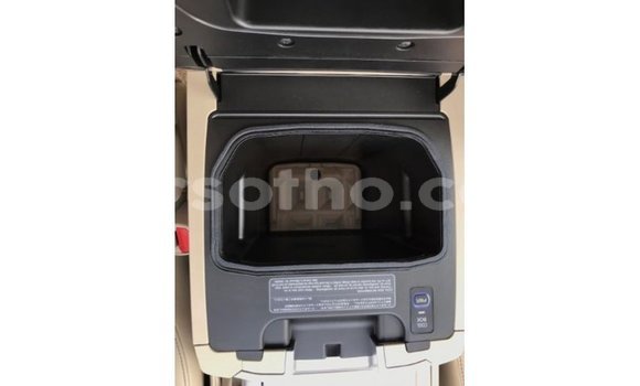 اشتري Imported Toyota Land Cruiser White سيارة في Import - Dubai في Maseru اشتري Imported Toyota Land Cruiser White سيارة في Import - Dubai في Maseru