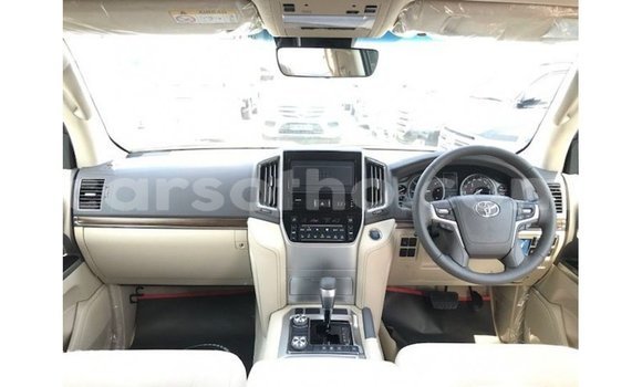 Buy Import Toyota Land Cruiser White Car in Import - Dubai in Maseru Buy Import Toyota Land Cruiser White Car in Import - Dubai in Maseru