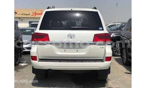 Buy Import Toyota Land Cruiser White Car in Import - Dubai in Maseru Buy Import Toyota Land Cruiser White Car in Import - Dubai in Maseru