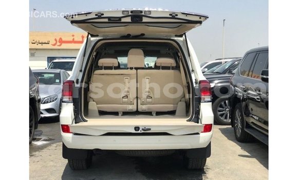 Buy Import Toyota Land Cruiser White Car in Import - Dubai in Maseru Buy Import Toyota Land Cruiser White Car in Import - Dubai in Maseru