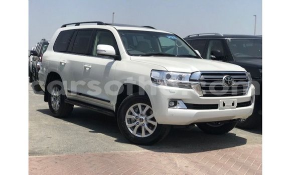 Buy Import Toyota Land Cruiser White Car in Import - Dubai in Maseru Buy Import Toyota Land Cruiser White Car in Import - Dubai in Maseru