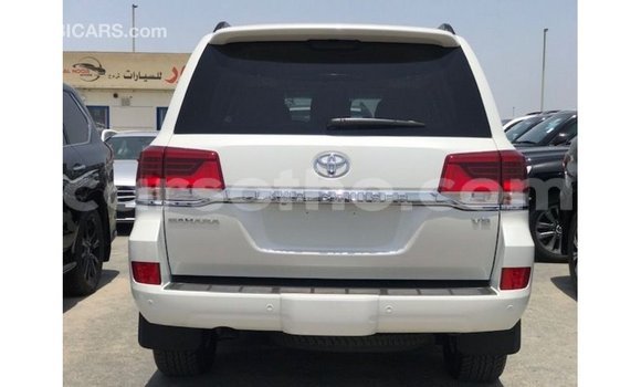 Buy Import Toyota Land Cruiser White Car in Import - Dubai in Maseru Buy Import Toyota Land Cruiser White Car in Import - Dubai in Maseru