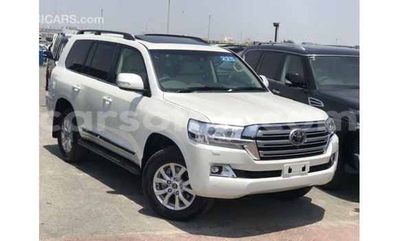 Buy Import Toyota Land Cruiser White Car in Import - Dubai in Maseru Buy Import Toyota Land Cruiser White Car in Import - Dubai in Maseru