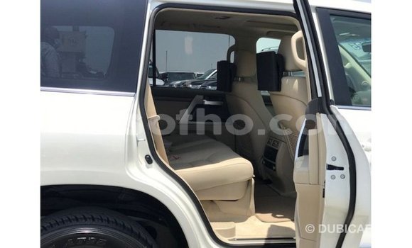 Buy Import Toyota Land Cruiser White Car in Import - Dubai in Maseru Buy Import Toyota Land Cruiser White Car in Import - Dubai in Maseru