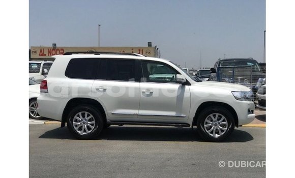 Buy Import Toyota Land Cruiser White Car in Import - Dubai in Maseru Buy Import Toyota Land Cruiser White Car in Import - Dubai in Maseru