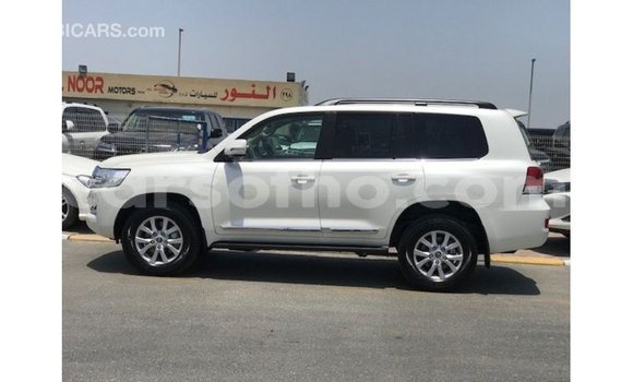 Buy Import Toyota Land Cruiser White Car in Import - Dubai in Maseru Buy Import Toyota Land Cruiser White Car in Import - Dubai in Maseru