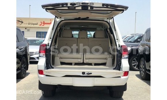 Buy Import Toyota Land Cruiser White Car in Import - Dubai in Maseru Buy Import Toyota Land Cruiser White Car in Import - Dubai in Maseru
