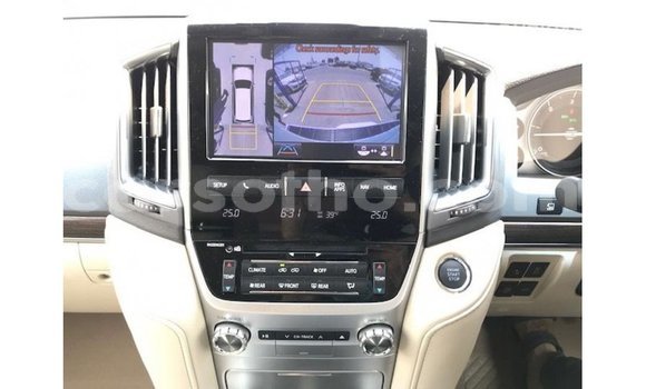 Buy Import Toyota Land Cruiser White Car in Import - Dubai in Maseru Buy Import Toyota Land Cruiser White Car in Import - Dubai in Maseru