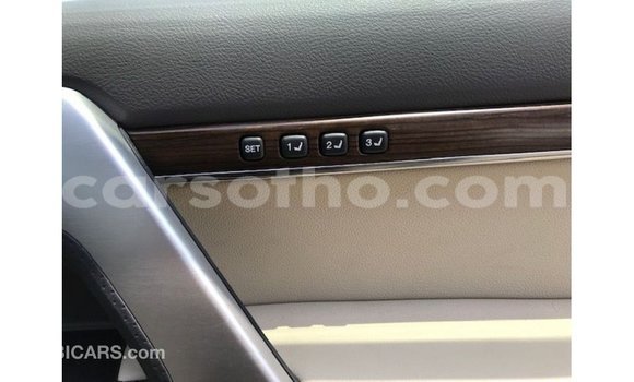 Buy Import Toyota Land Cruiser White Car in Import - Dubai in Maseru Buy Import Toyota Land Cruiser White Car in Import - Dubai in Maseru