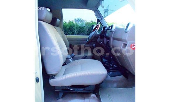 Buy Import Toyota Land Cruiser Beige Car in Import - Dubai in Maseru Buy Import Toyota Land Cruiser Beige Car in Import - Dubai in Maseru