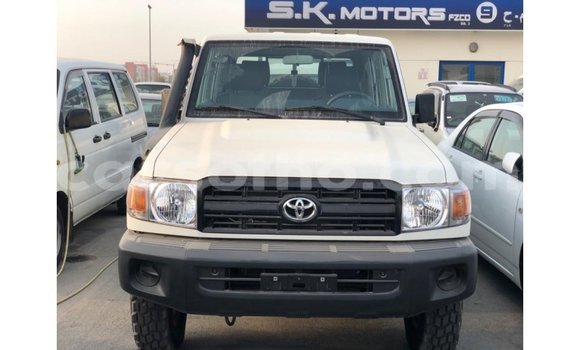 Acheter Import Voiture Toyota Land Cruiser Blanc à Import - Dubai, Maseru Acheter Import Voiture Toyota Land Cruiser Blanc à Import - Dubai, Maseru