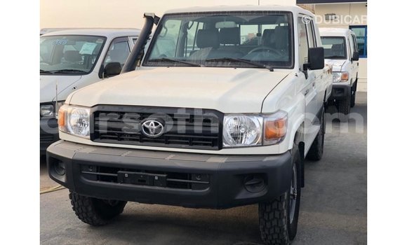 Acheter Import Voiture Toyota Land Cruiser Blanc à Import - Dubai, Maseru Acheter Import Voiture Toyota Land Cruiser Blanc à Import - Dubai, Maseru