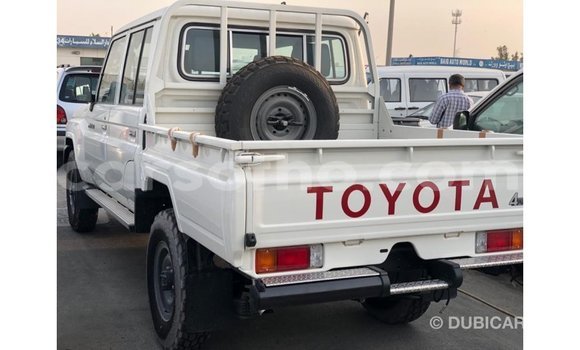 Acheter Import Voiture Toyota Land Cruiser Blanc à Import - Dubai, Maseru Acheter Import Voiture Toyota Land Cruiser Blanc à Import - Dubai, Maseru