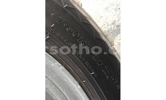 Acheter Import Voiture Toyota Land Cruiser Blanc à Import - Dubai, Maseru Acheter Import Voiture Toyota Land Cruiser Blanc à Import - Dubai, Maseru