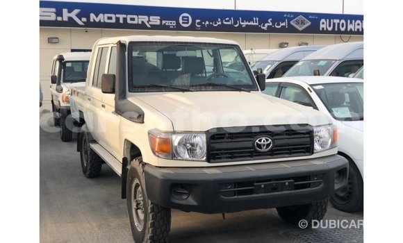 Acheter Import Voiture Toyota Land Cruiser Blanc à Import - Dubai, Maseru Acheter Import Voiture Toyota Land Cruiser Blanc à Import - Dubai, Maseru