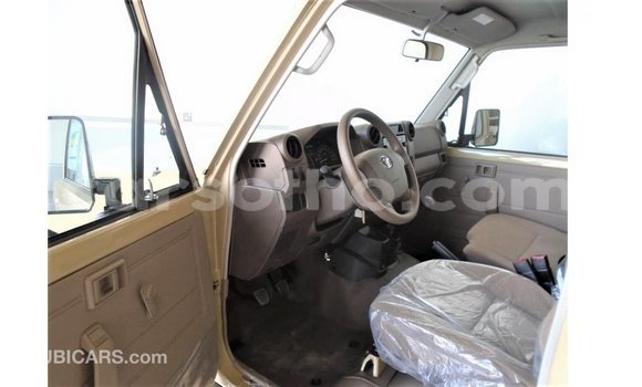 Acheter Import Voiture Toyota Land Cruiser Beige à Import - Dubai, Maseru Acheter Import Voiture Toyota Land Cruiser Beige à Import - Dubai, Maseru