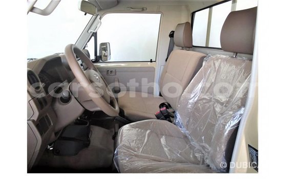 Acheter Import Voiture Toyota Land Cruiser Beige à Import - Dubai, Maseru Acheter Import Voiture Toyota Land Cruiser Beige à Import - Dubai, Maseru