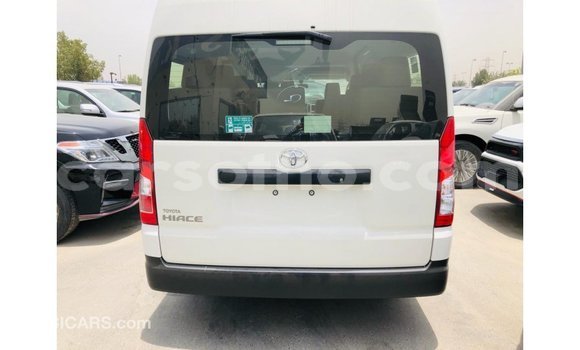 Sayi Imported Toyota Hiace White Mota in Import - Dubai a Maseru Sayi Imported Toyota Hiace White Mota in Import - Dubai a Maseru
