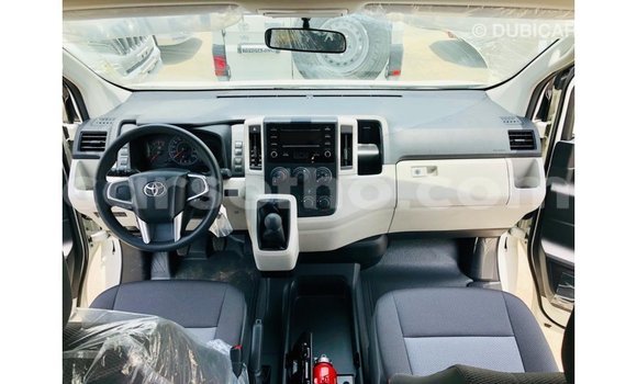 Sayi Imported Toyota Hiace White Mota in Import - Dubai a Maseru Sayi Imported Toyota Hiace White Mota in Import - Dubai a Maseru