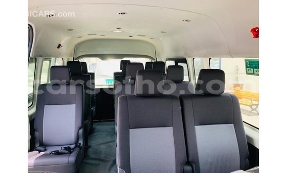 Sayi Imported Toyota Hiace White Mota in Import - Dubai a Maseru Sayi Imported Toyota Hiace White Mota in Import - Dubai a Maseru