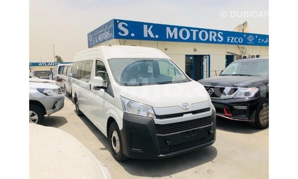 Sayi Imported Toyota Hiace White Mota in Import - Dubai a Maseru Sayi Imported Toyota Hiace White Mota in Import - Dubai a Maseru
