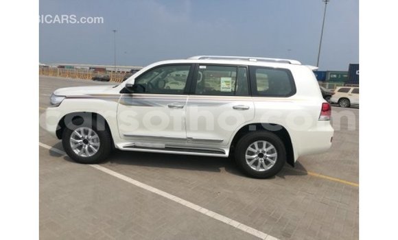 اشتري Imported Toyota Land Cruiser White سيارة في Import - Dubai في Maseru اشتري Imported Toyota Land Cruiser White سيارة في Import - Dubai في Maseru