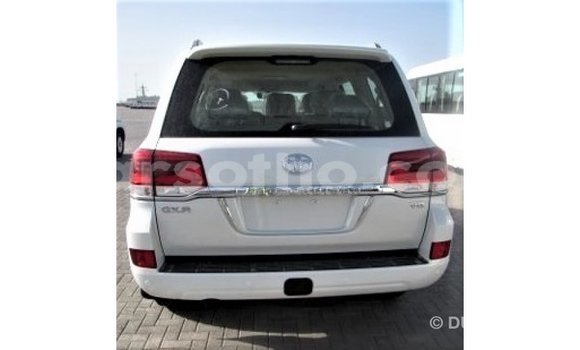 اشتري Imported Toyota Land Cruiser White سيارة في Import - Dubai في Maseru اشتري Imported Toyota Land Cruiser White سيارة في Import - Dubai في Maseru