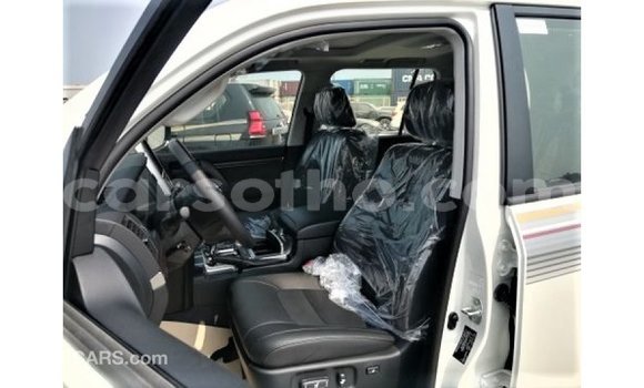 اشتري Imported Toyota Land Cruiser White سيارة في Import - Dubai في Maseru اشتري Imported Toyota Land Cruiser White سيارة في Import - Dubai في Maseru