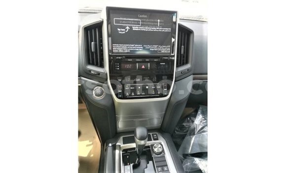 اشتري Imported Toyota Land Cruiser White سيارة في Import - Dubai في Maseru اشتري Imported Toyota Land Cruiser White سيارة في Import - Dubai في Maseru