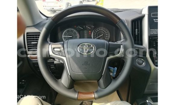 اشتري Imported Toyota Land Cruiser White سيارة في Import - Dubai في Maseru اشتري Imported Toyota Land Cruiser White سيارة في Import - Dubai في Maseru