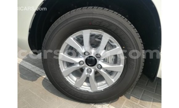 اشتري Imported Toyota Land Cruiser White سيارة في Import - Dubai في Maseru اشتري Imported Toyota Land Cruiser White سيارة في Import - Dubai في Maseru