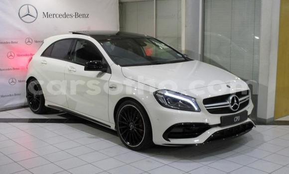 Sayi Na hannu Mercedes-Benz A-klasse AMG White Mota in Roma a Maseru Sayi Na hannu Mercedes-Benz A-klasse AMG White Mota in Roma a Maseru