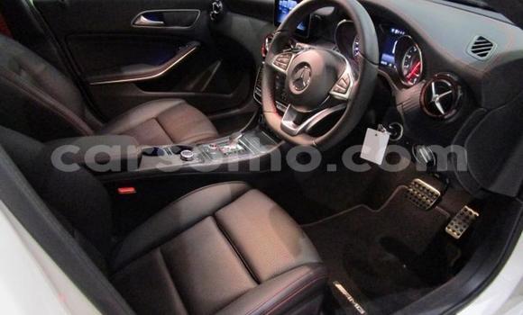 Sayi Na hannu Mercedes-Benz A-klasse AMG White Mota in Roma a Maseru Sayi Na hannu Mercedes-Benz A-klasse AMG White Mota in Roma a Maseru