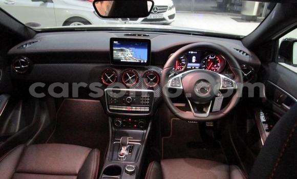 Sayi Na hannu Mercedes-Benz A-klasse AMG White Mota in Roma a Maseru Sayi Na hannu Mercedes-Benz A-klasse AMG White Mota in Roma a Maseru