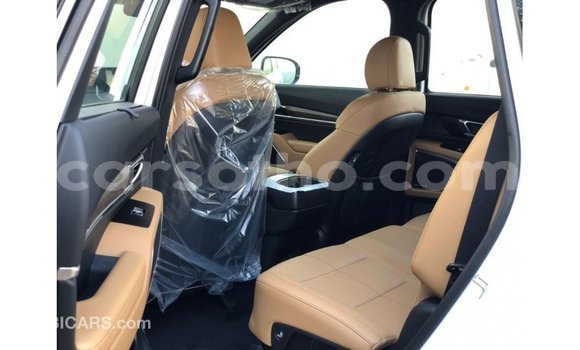 اشتري Imported Kia Carens White سيارة في Import - Dubai في Maseru اشتري Imported Kia Carens White سيارة في Import - Dubai في Maseru