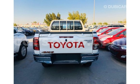 Acheter Import Voiture Toyota Hilux Blanc à Import - Dubai, Maseru Acheter Import Voiture Toyota Hilux Blanc à Import - Dubai, Maseru