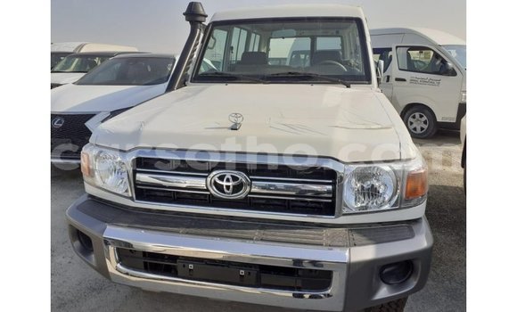 Acheter Import Voiture Toyota Land Cruiser Blanc à Import - Dubai, Maseru Acheter Import Voiture Toyota Land Cruiser Blanc à Import - Dubai, Maseru