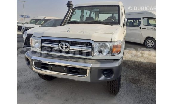 Acheter Import Voiture Toyota Land Cruiser Blanc à Import - Dubai, Maseru Acheter Import Voiture Toyota Land Cruiser Blanc à Import - Dubai, Maseru
