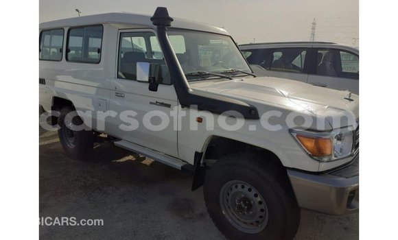 Acheter Import Voiture Toyota Land Cruiser Blanc à Import - Dubai, Maseru Acheter Import Voiture Toyota Land Cruiser Blanc à Import - Dubai, Maseru