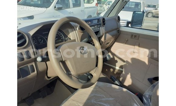 Acheter Import Voiture Toyota Land Cruiser Blanc à Import - Dubai, Maseru Acheter Import Voiture Toyota Land Cruiser Blanc à Import - Dubai, Maseru