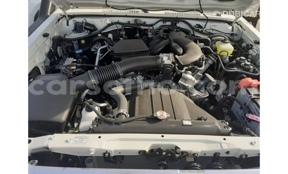 Acheter Import Voiture Toyota Land Cruiser Blanc à Import - Dubai, Maseru Acheter Import Voiture Toyota Land Cruiser Blanc à Import - Dubai, Maseru