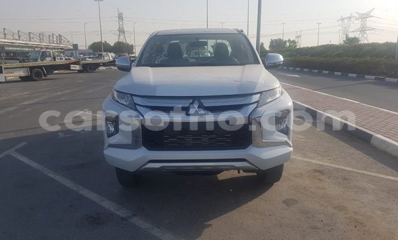 Acheter Import Voiture Mitsubishi L200 Blanc à Import - Dubai, Maseru Acheter Import Voiture Mitsubishi L200 Blanc à Import - Dubai, Maseru