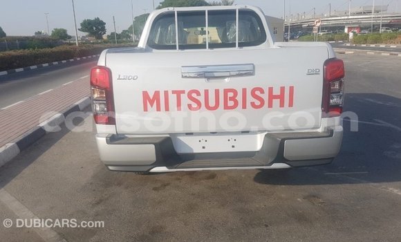 Acheter Import Voiture Mitsubishi L200 Blanc à Import - Dubai, Maseru Acheter Import Voiture Mitsubishi L200 Blanc à Import - Dubai, Maseru