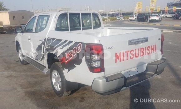Acheter Import Voiture Mitsubishi L200 Blanc à Import - Dubai, Maseru Acheter Import Voiture Mitsubishi L200 Blanc à Import - Dubai, Maseru