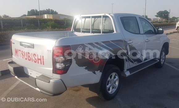 Acheter Import Voiture Mitsubishi L200 Blanc à Import - Dubai, Maseru Acheter Import Voiture Mitsubishi L200 Blanc à Import - Dubai, Maseru