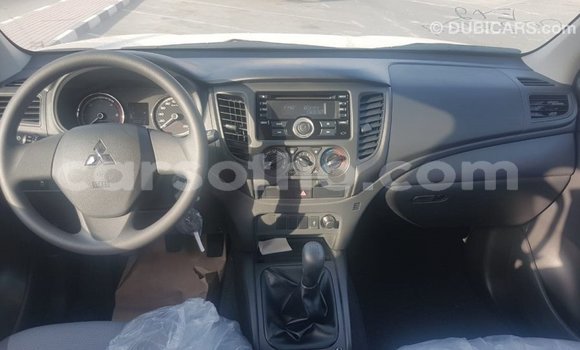 Acheter Import Voiture Mitsubishi L200 Blanc à Import - Dubai, Maseru Acheter Import Voiture Mitsubishi L200 Blanc à Import - Dubai, Maseru