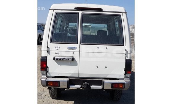 اشتري Imported Toyota Land Cruiser White سيارة في Import - Dubai في Maseru اشتري Imported Toyota Land Cruiser White سيارة في Import - Dubai في Maseru